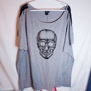 Torrid size 4 skull tee with lace accent arms